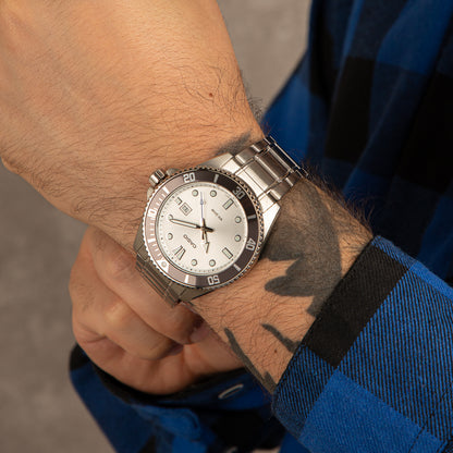 Relógio Casio Duro Masculino Branco e Preto